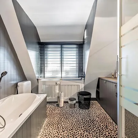Large & Cute Holiday House Near The Center Of בית נופש *